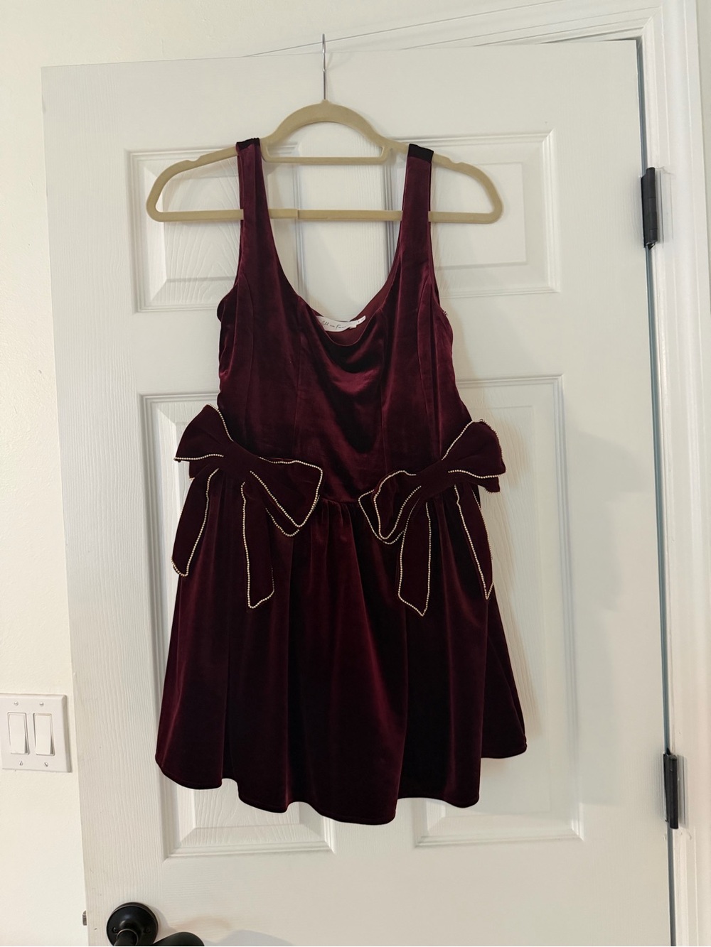 Velvet Bow-Accent Sleeveless Dress in Deep Wine